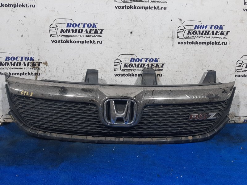 Решетка радиатора Honda Stream RN6 R18A