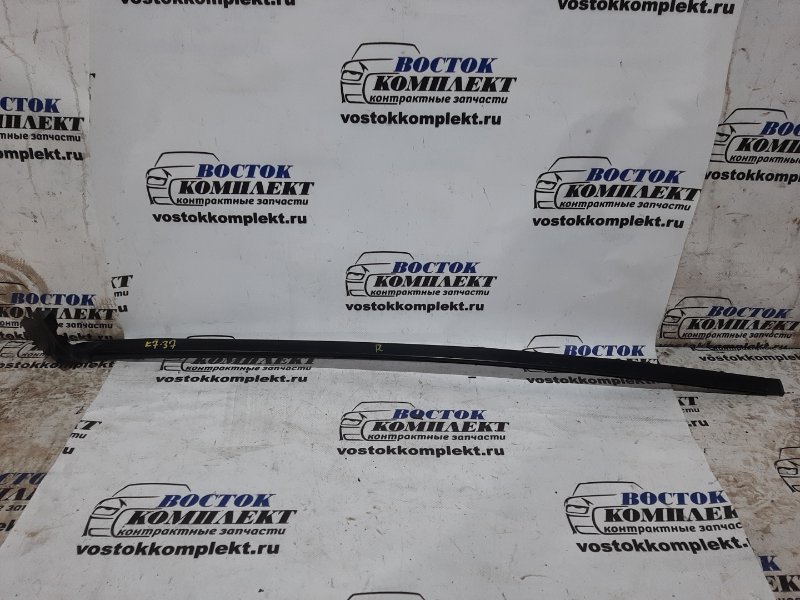 Молдинг лобового стекла Toyota Noah 2005 AZR65 1AZ-FSE прав