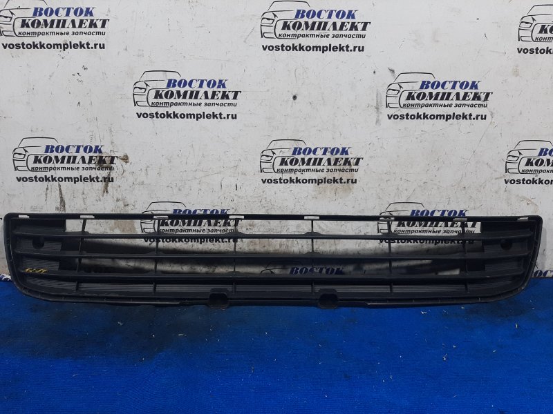 Решетка радиатора Toyota Noah 2009 ZRR70W 3ZR-FE