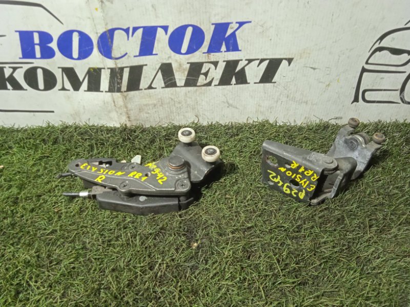 Ролик двери Honda Elysion 2009 RR1 K24A прав