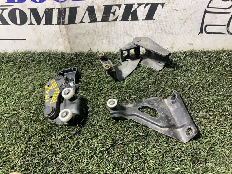 Ролик двери Honda Freed 2010 GB3 L15A прав