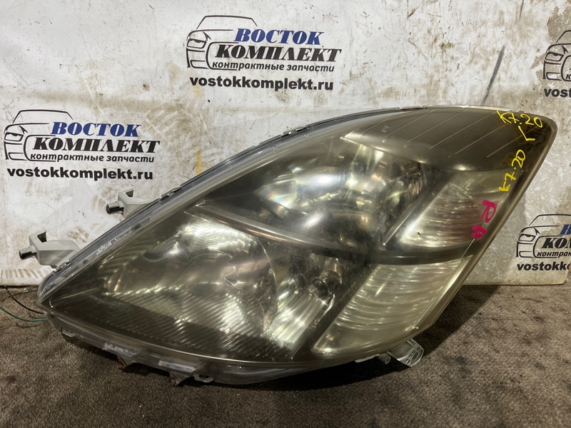 Фара Toyota Isis 2006 ANM15W 1AZ-FSE перед лев