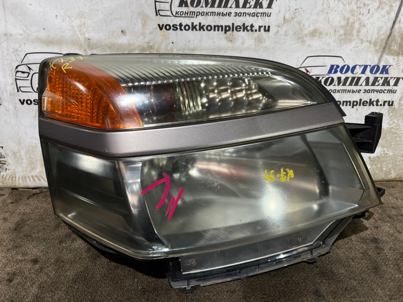 Фара Toyota Voxy 2002 AZR60 1AZ-FSE перед прав