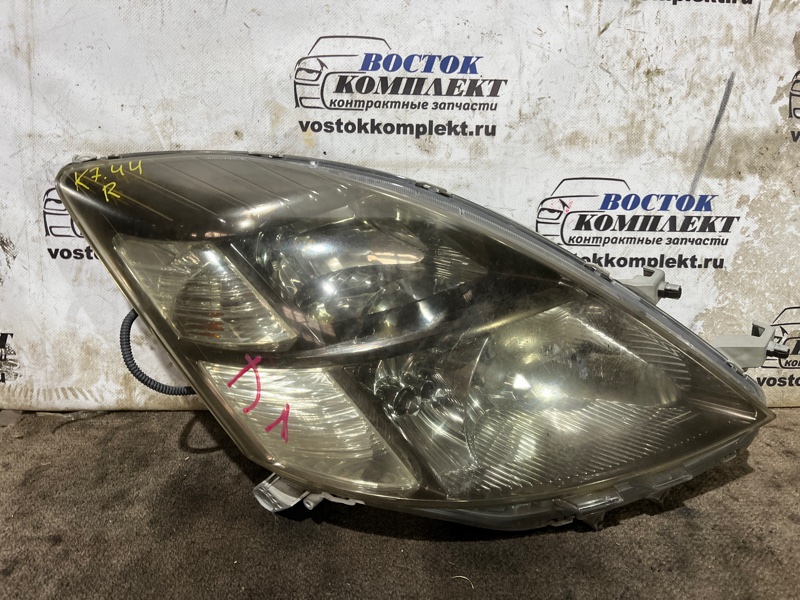 Фара Toyota Isis 2006 ANM15W 1AZ-FSE перед прав