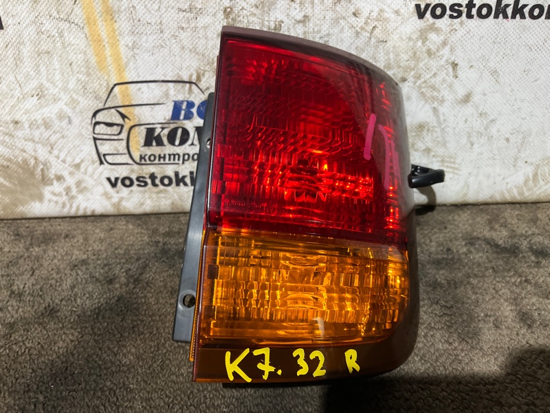 Фонарь стоп-сигнала Nissan Elgrand ALWE50 VG33E прав