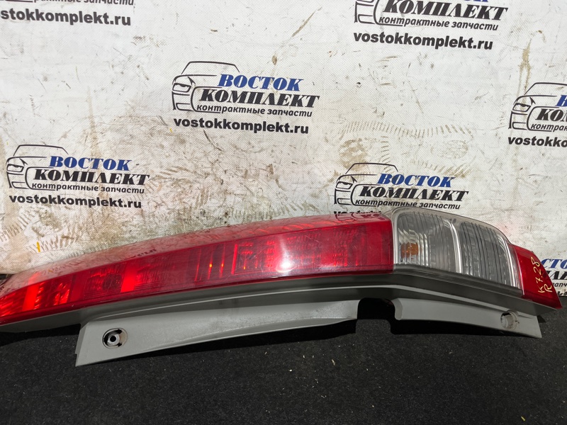 Фонарь стоп-сигнала Honda Stream RN8 R20A прав