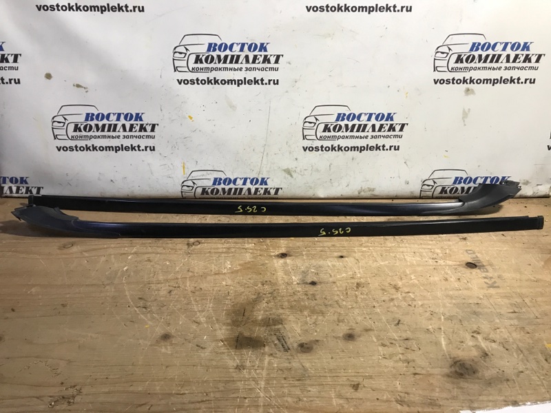 Молдинг лобового стекла Toyota Voxy 2007 ZRR75W 3ZR-FAE