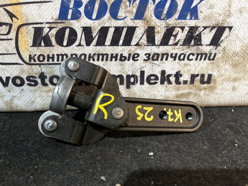 Ролик двери Honda Mobilio Spike GK1 L15A прав