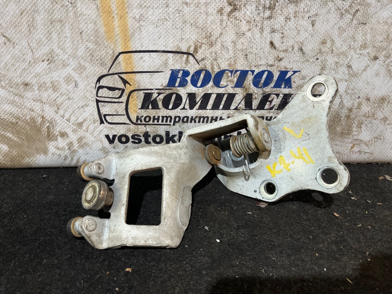 Ролик двери Nissan Serena CNC25 MR20DE лев