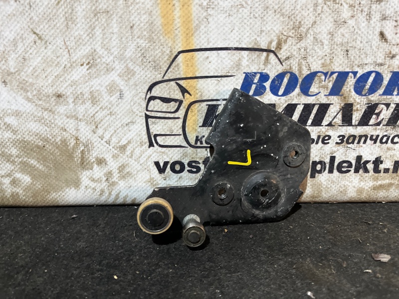 Ролик двери Nissan Serena CNC25 MR20DE лев