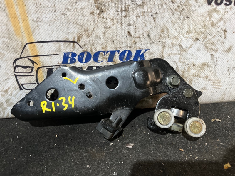 Ролик двери Honda Stepwgn RK1 R20A лев