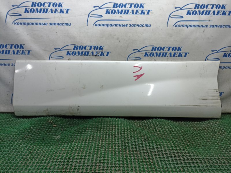 Накладка двери Toyota Voxy 2005 AZR60G 1AZ-FSE зад лев