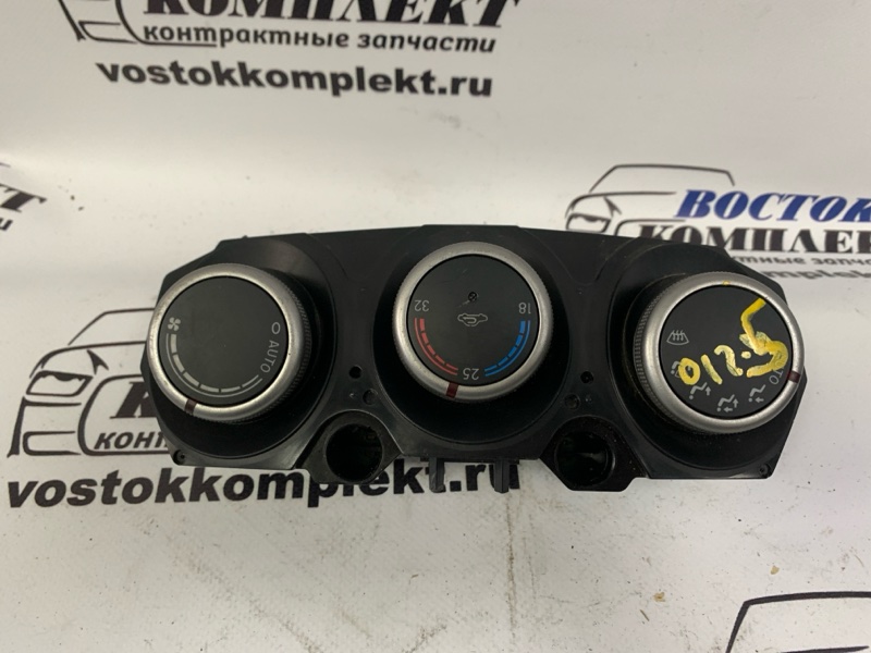 Блок управления климат-контролем Mazda Demio DE3FS ZJ-VE