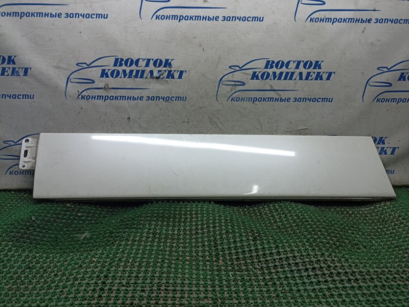 Накладка на крыло Toyota Voxy 2005 AZR60G 1AZ-FSE зад лев