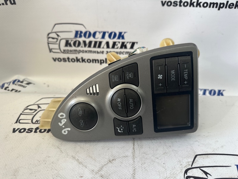 Блок управления климат-контролем Toyota Ractis SCP100 2SZ-FE
