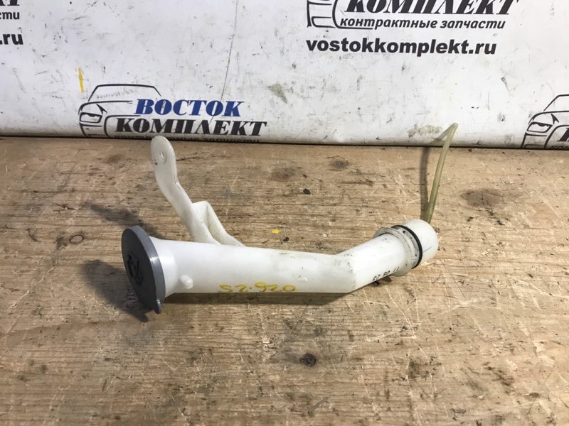 Горловина бачка омывателя Nissan March 2011 K13 HR12DE