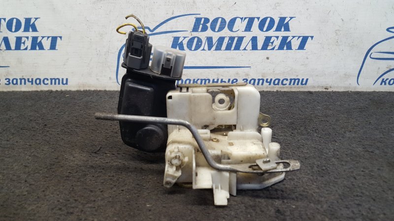 Замок дверной Honda Stepwgn RF3 K20A перед лев