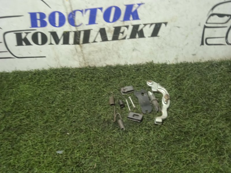 Механизм ручника Nissan Serena FC26 MR20DD зад прав