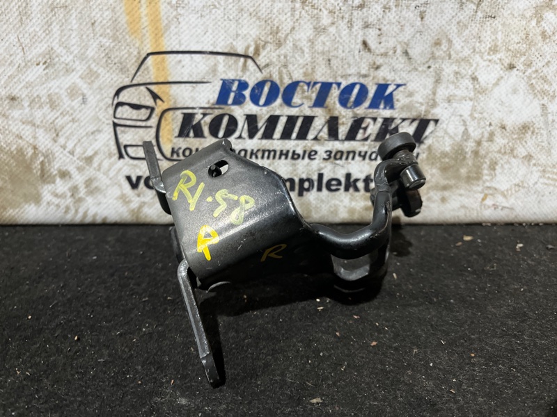 Ролик двери Toyota Noah ZRR70 3ZR-FAE прав