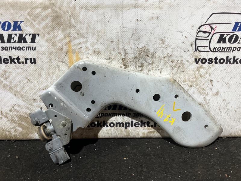 Ролик двери Nissan Serena CNC25 MR20DE лев