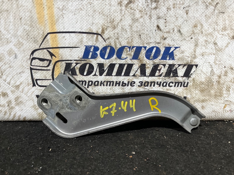 Ролик двери Toyota Isis 2006 ANM15W 1AZ-FSE прав