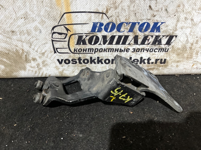 Ролик двери Nissan Serena C26 MR20DD лев