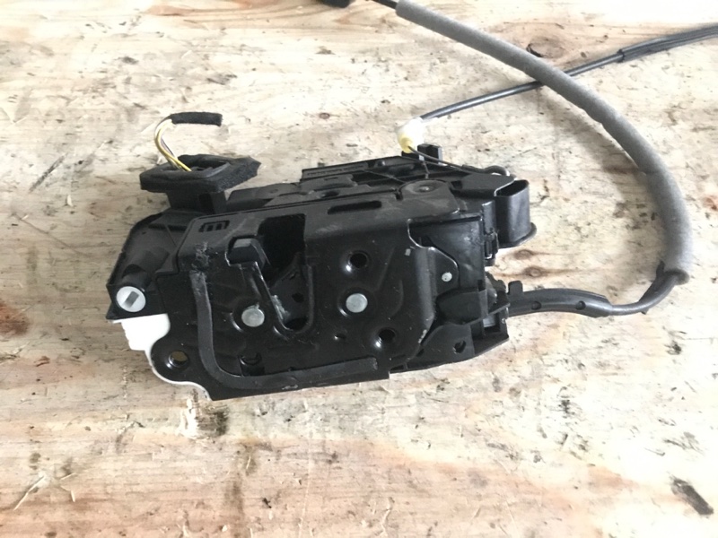 Замок дверной Volkswagen Touran  CTH перед лев