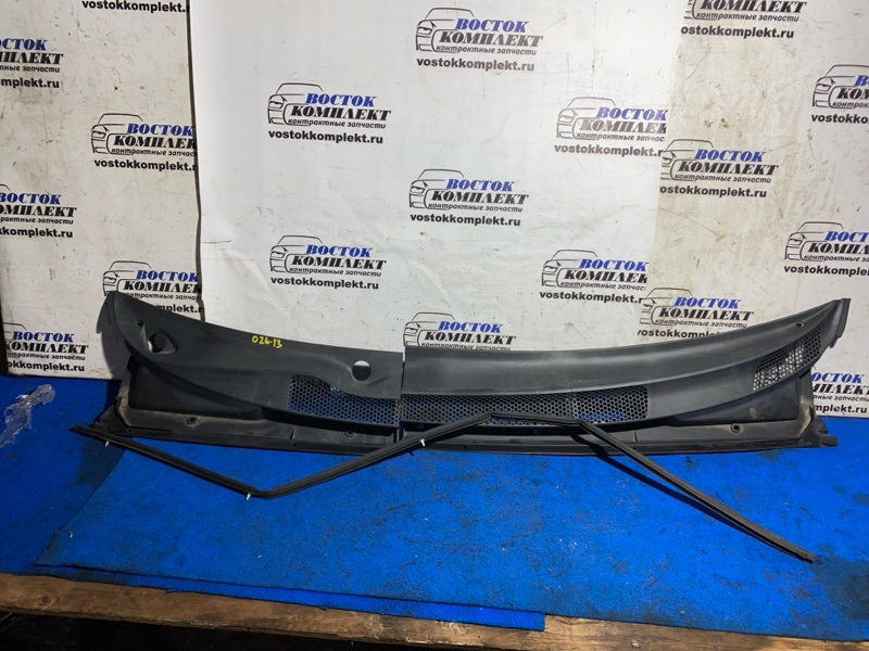 Решетка под лобовое стекло Toyota Vitz 2003 SCP13 2SZ-FE