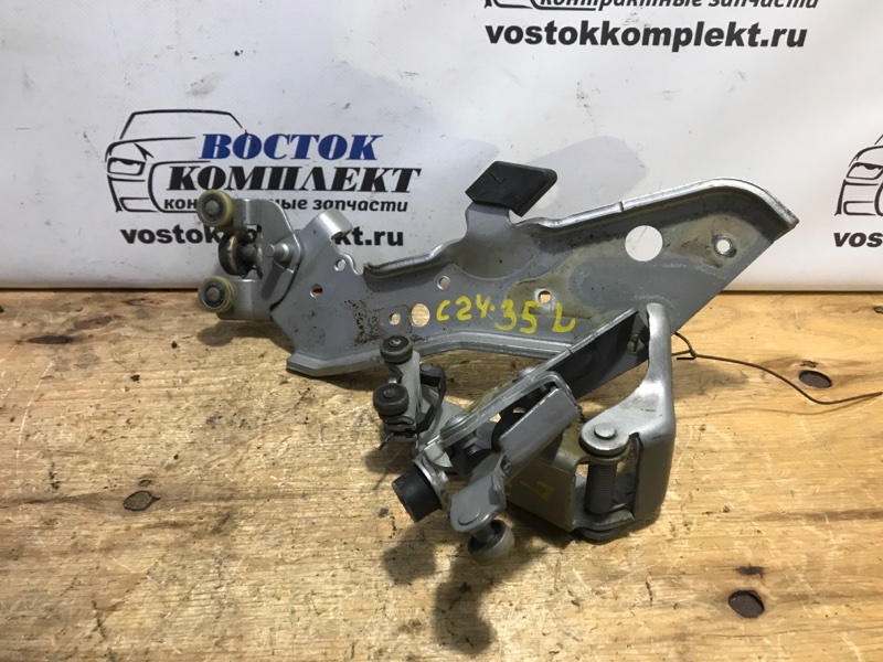 Ролик двери Nissan Presage 2005 TU31 QR25DE зад лев