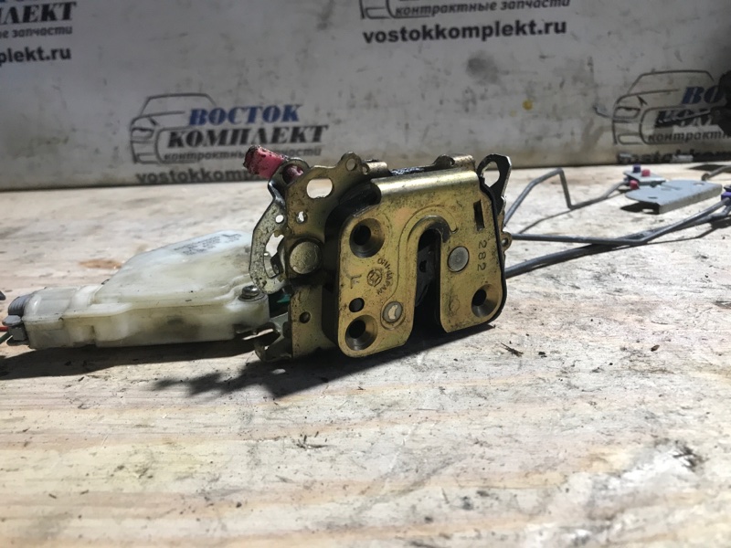 Замок дверной Nissan Serena 2002 TC24 QR20DE перед лев