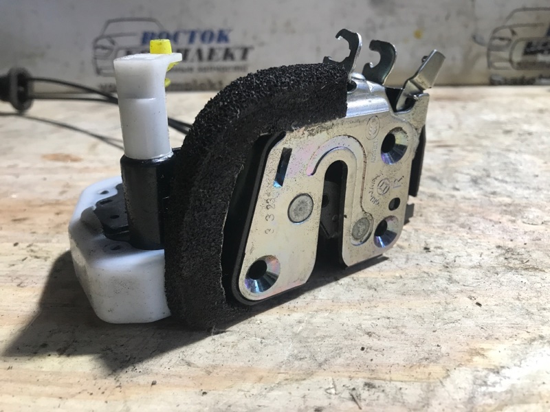 Замок дверной Nissan Serena 2013 HFC26 MR20DD перед прав