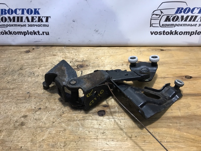 Ролик двери Honda Freed 2010 GB3 L15A зад прав