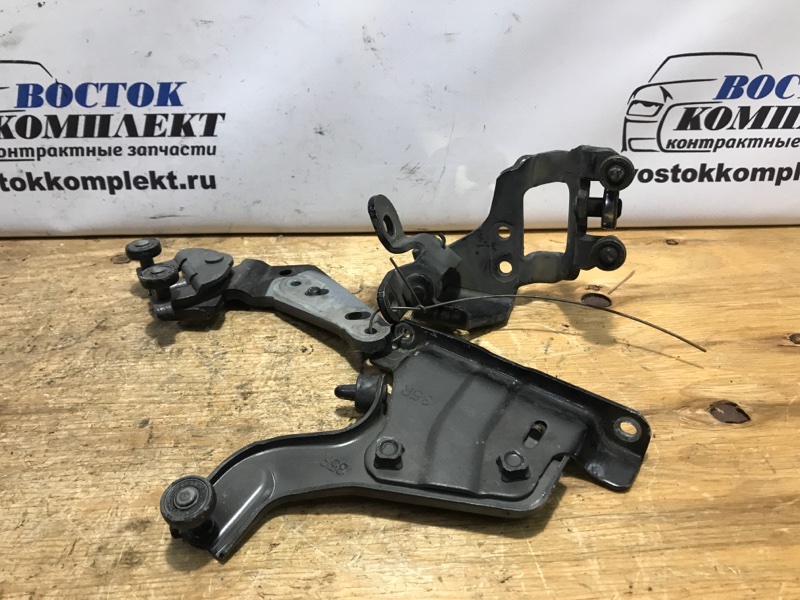 Ролик двери Toyota Voxy 2008 ZRR70W 3ZR-FAE зад прав