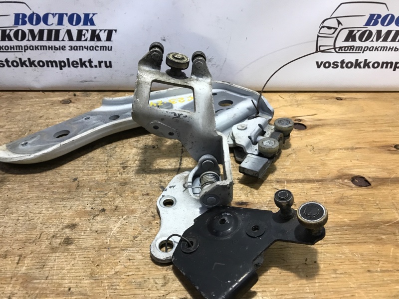 Ролик двери Nissan Serena 2007 C25 MR20DE зад лев