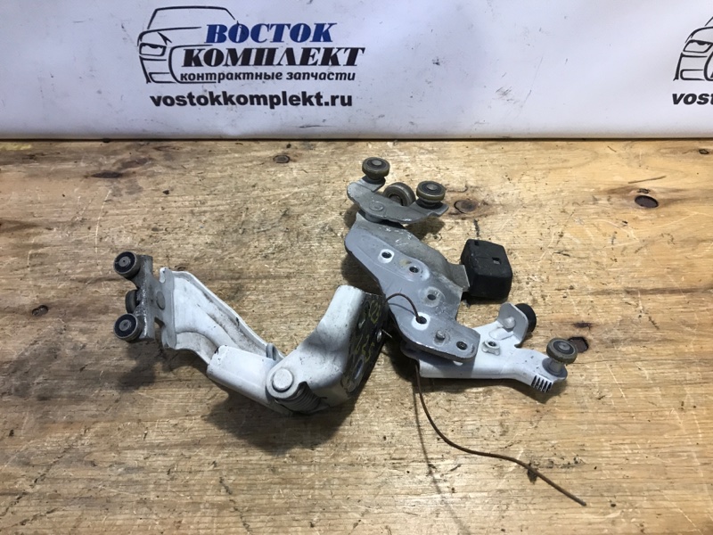 Ролик двери Nissan Lafesta 2006 NB30 MR20DE зад лев