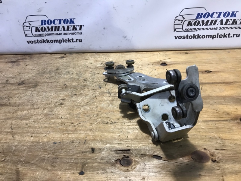 Ролик двери Nissan Lafesta 2006 NB30 MR20DE зад прав