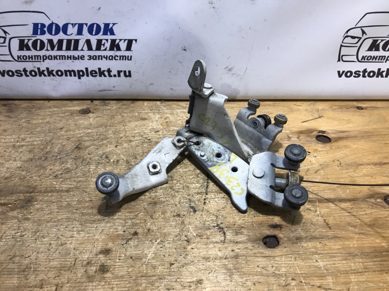 Ролик двери Toyota Noah 2004 AZR60 1AZ-FSE зад лев