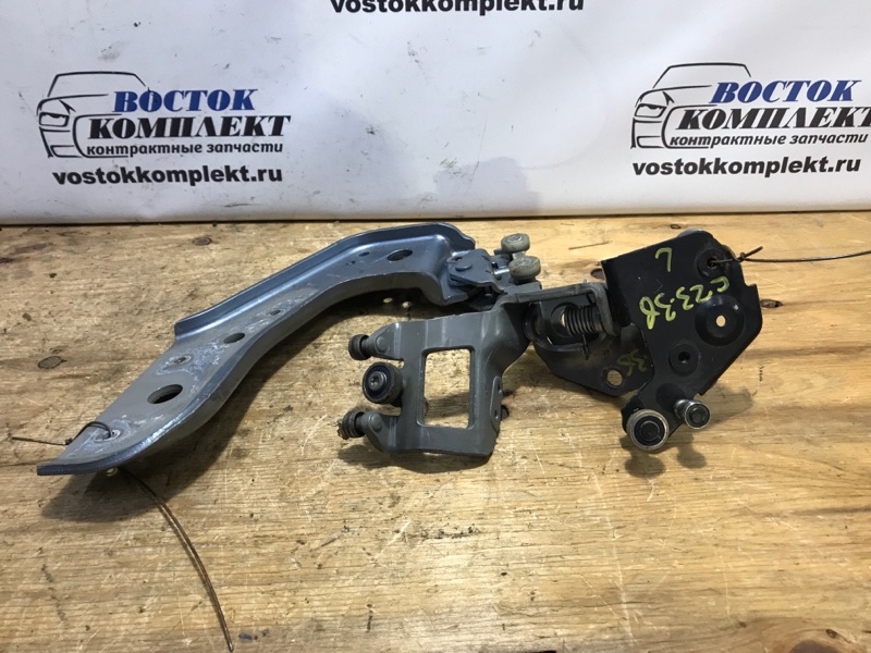 Ролик двери Nissan Serena 2012 HFC26 MR20DD зад лев