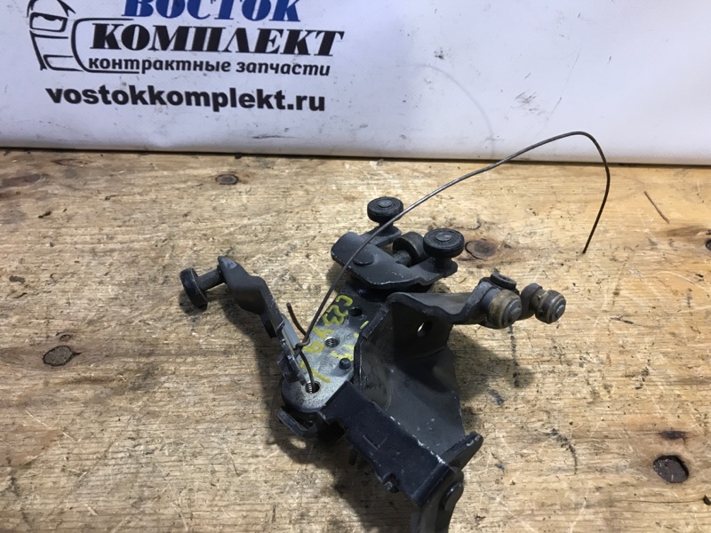 Ролик двери Toyota Noah 2004 AZR60 1AZ-FSE зад лев