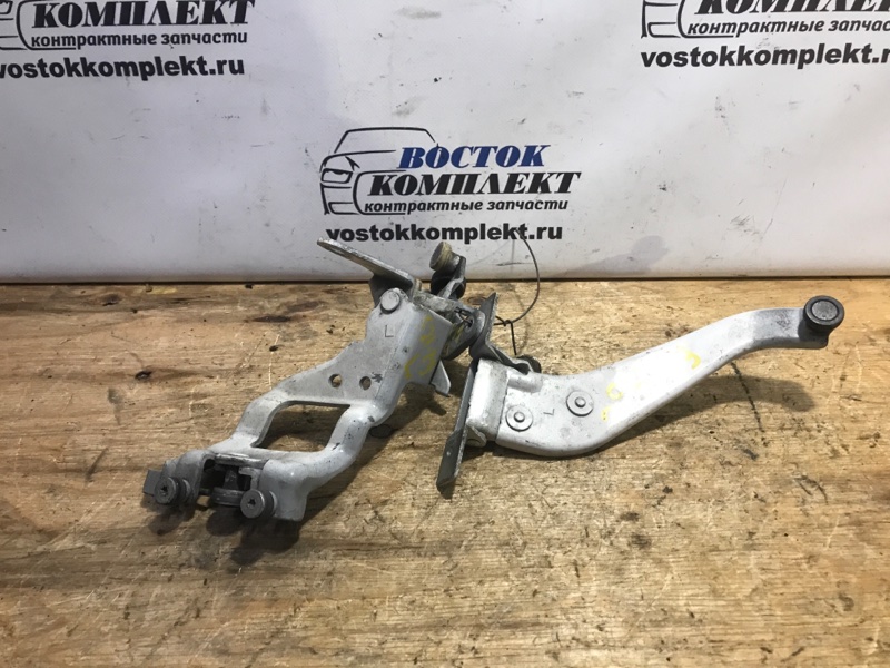 Ролик двери Toyota Sienta 2007 NCP85G 1NZ-FE зад лев