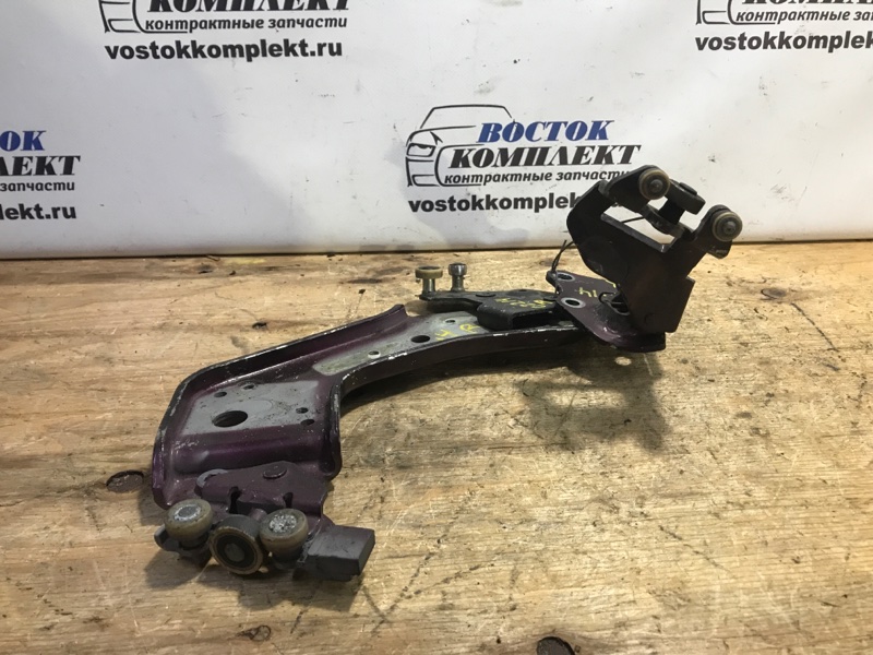 Ролик двери Nissan Serena 2006 CC25 MR20DE зад прав