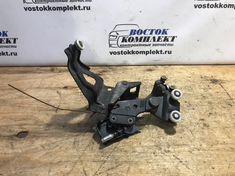 Ролик двери Honda Stepwgn 2007 RG3 K24A зад лев