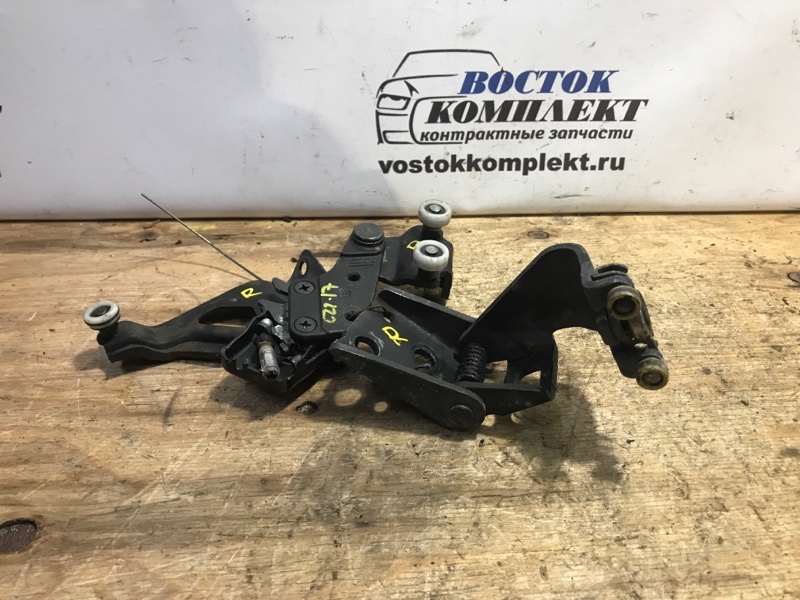 Ролик двери Honda Stepwgn 2007 RG3 K24A зад прав