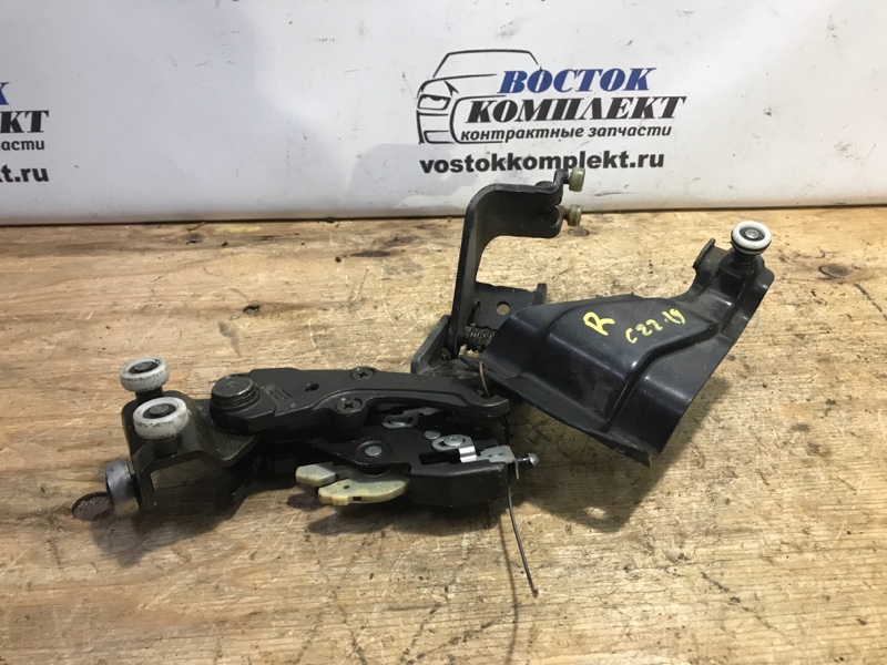 Ролик двери Honda Elysion 2004 RR1 K24A зад прав