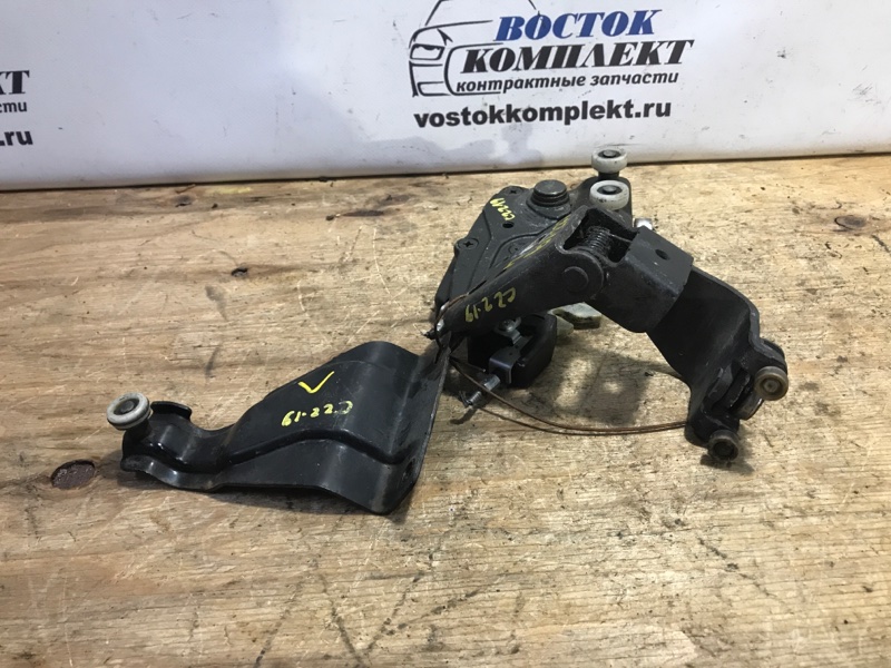 Ролик двери Honda Elysion 2004 RR1 K24A зад лев