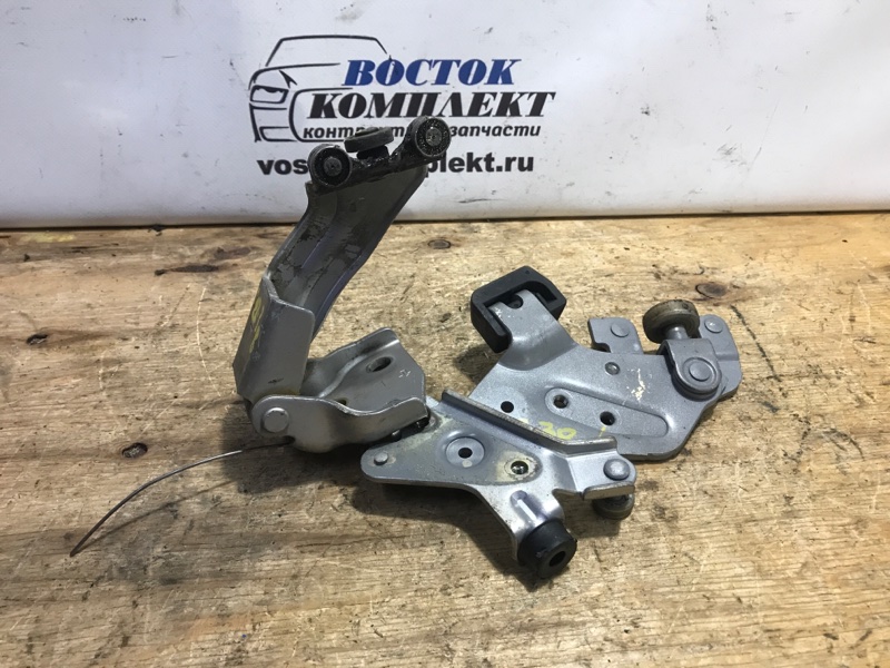 Ролик двери Nissan Lafesta 2005 B30 MR20DE зад лев