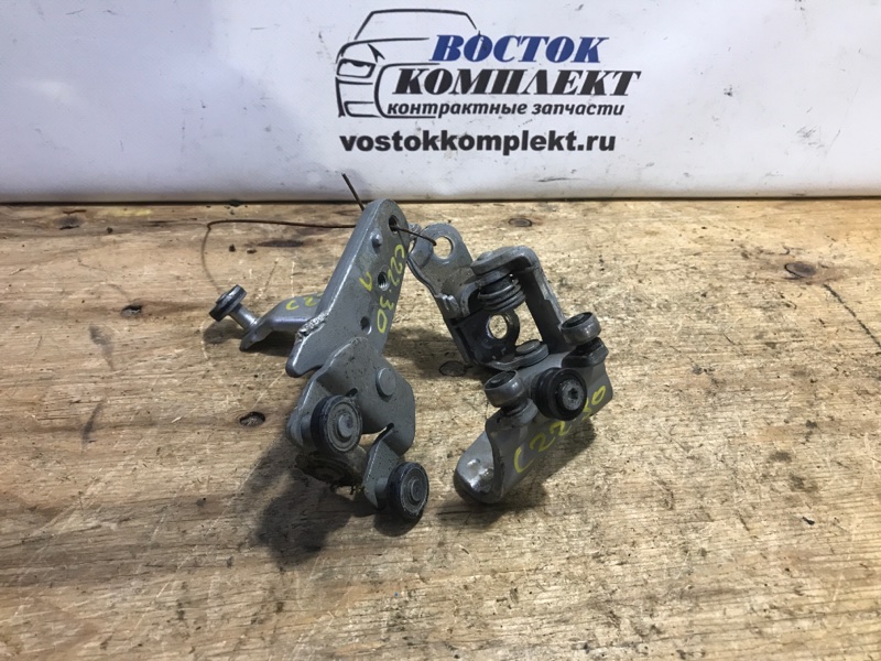 Ролик двери Toyota Voxy 2006 AZR60G 1AZ-FSE зад лев