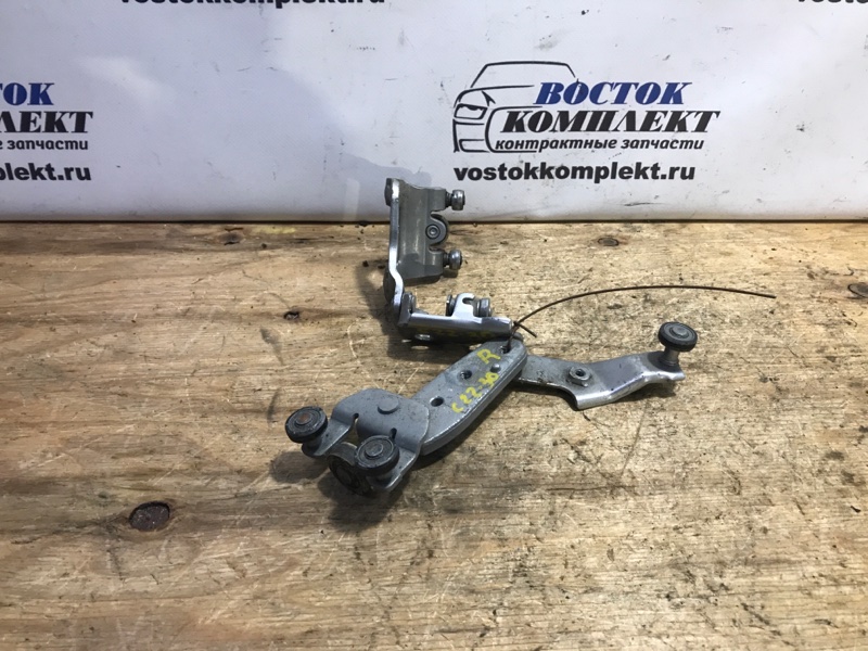 Ролик двери Toyota Voxy 2006 AZR60G 1AZ-FSE зад прав