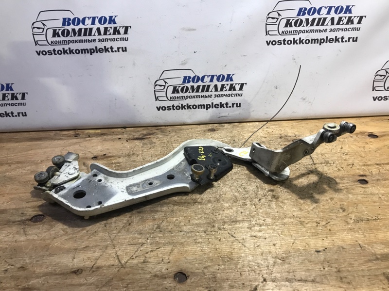 Ролик двери Nissan Serena 2007 C25 MR20DE зад лев