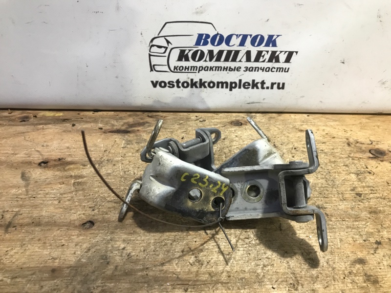 Петля двери Nissan Serena 2007 C25 MR20DE перед